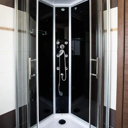 Modern 2-bedroom With Private Parking Zadar